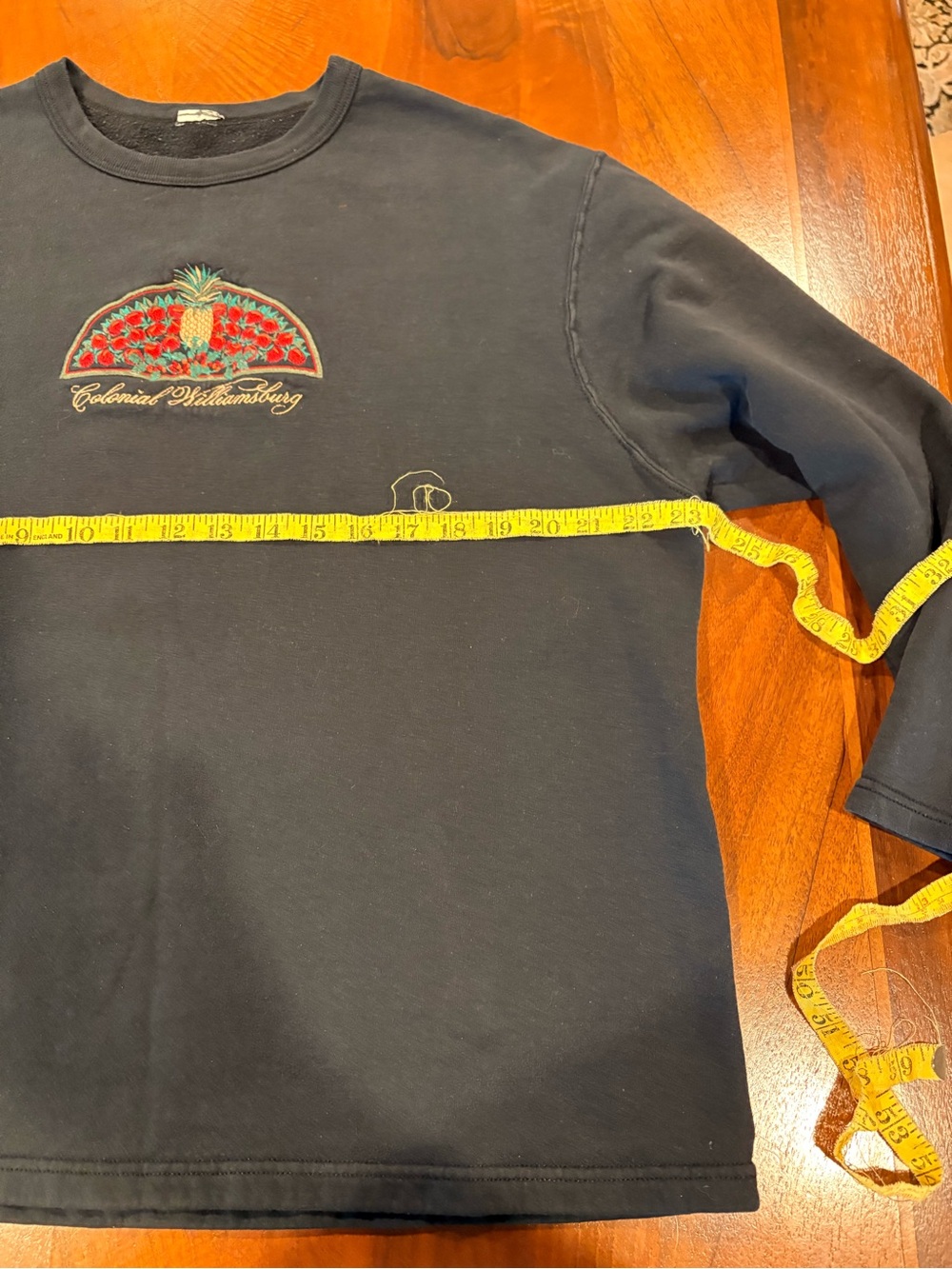 Blue sweatshirt with Pineapple Embroidery, colonial Williamsburg, size large - Picture 6 of 8